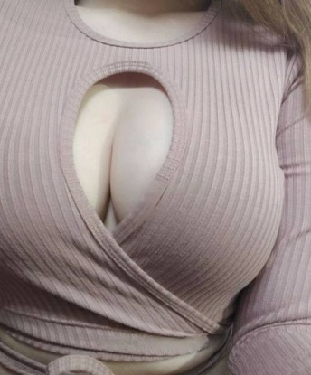 Я способна оживить все твои тайные фантазии и превратить их в реальность. У меня есть все, чтобы сделать наше время незабываемым: обворожительная внешность, красивые глаза, длинные нежные ноги и чувственные губы 💋💄 Я предлагаю широкий выбор услуг, от классического секса до ролевых игр и легкого БДСМ. Мой опыт позволяет мне угодить самым искушенным мужчинам. У меня положительные отзывы, подтверждающие мою профессиональность и надежность. Стоит только один раз попробовать, и ты захочешь вернуться ко мне снова и снова 😏🔥 Обещаю, что наши встречи будут полны страсти, наслаждения и незабываемого удовольствия. Тебе остается только позвонить мне и всё узнать самому 😉✨ Жду твоего звонка, мой дорогой, ведь я здесь, в Москве, чтобы сделать твои фантазии реальностью 🌹💫 1352, 22 года